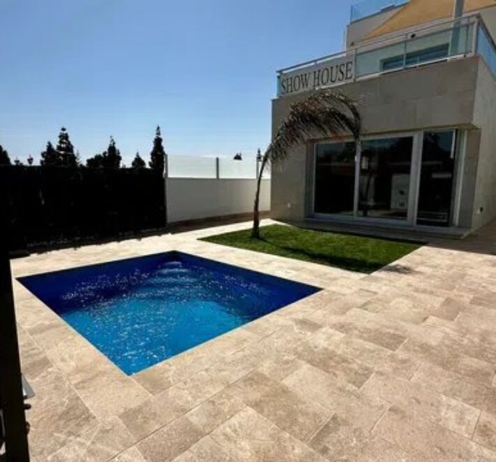 Spain Get your residency! villa with pool in a prestigious location #01001