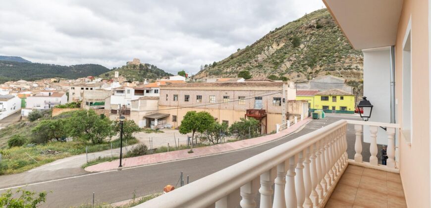 Spain Get your residency! detached house in a great location 006575