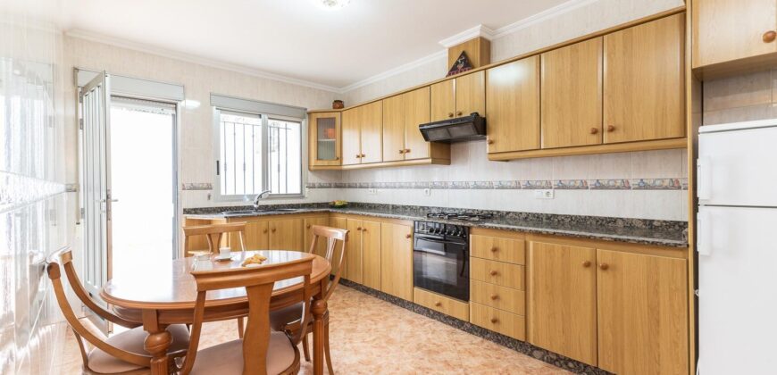 Spain Get your residency! detached house in a great location 006575
