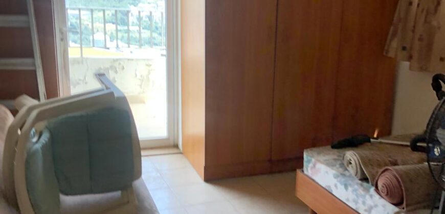 Louaizeh apartment for sale need some repairs, no elevator #6618