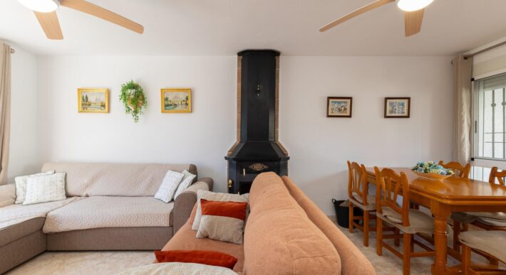 Spain Get your residency! townhouse 2 story in a quiet residential area 006595