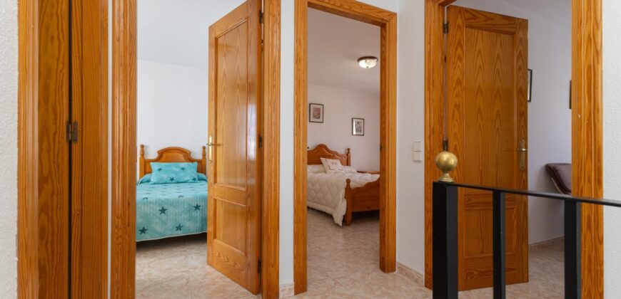Spain Get your residency! townhouse 2 story in a quiet residential area 006595