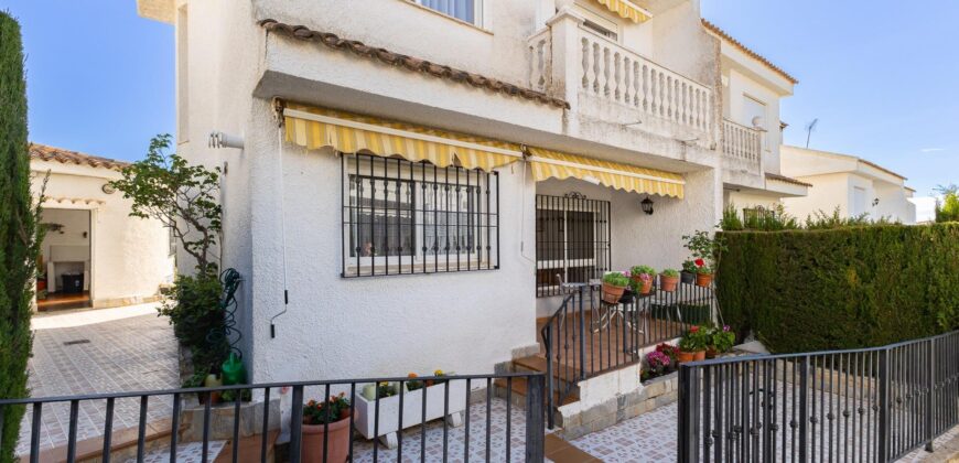 Spain Get your residency! townhouse 2 story in a quiet residential area 006595