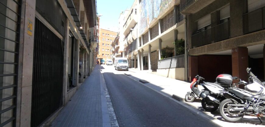 Spain Barcelona shop two floors direct access to public road PR-00330