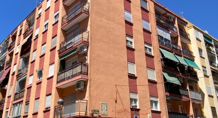 Spain Get your residency! apartment in a central area, need renovation #006645