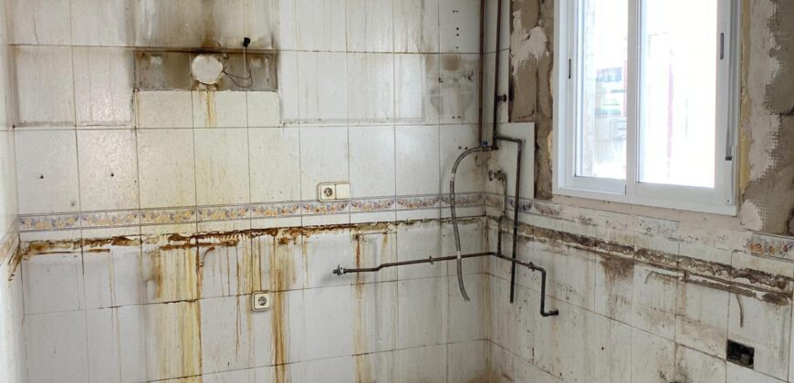 Spain Get your residency! apartment in a central area, need renovation #006645