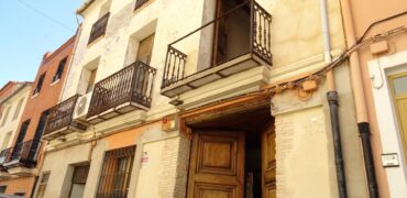 Spain Get your residency! building nice location, need renovation 006815