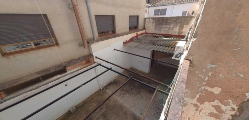 Spain Get your residency! building nice location, need renovation 006815