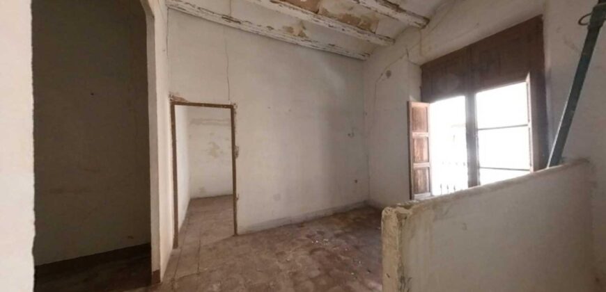 Spain Get your residency! building nice location, need renovation 006815