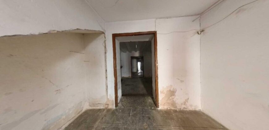 Spain Get your residency! building nice location, need renovation 006815