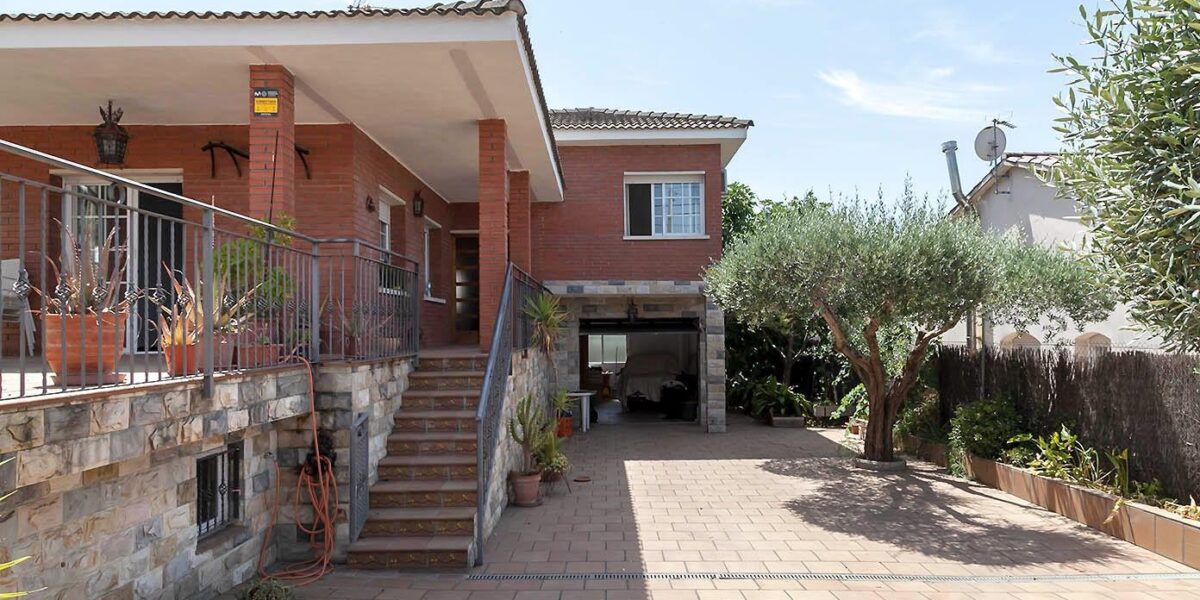 Spain Get your residency! villa in a quiet and well-connected area PR-00340 Spain Get your residency! villa in a quiet and well-connected area PR-00340