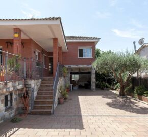 Spain Get your residency! villa in a quiet and well-connected area PR-00340