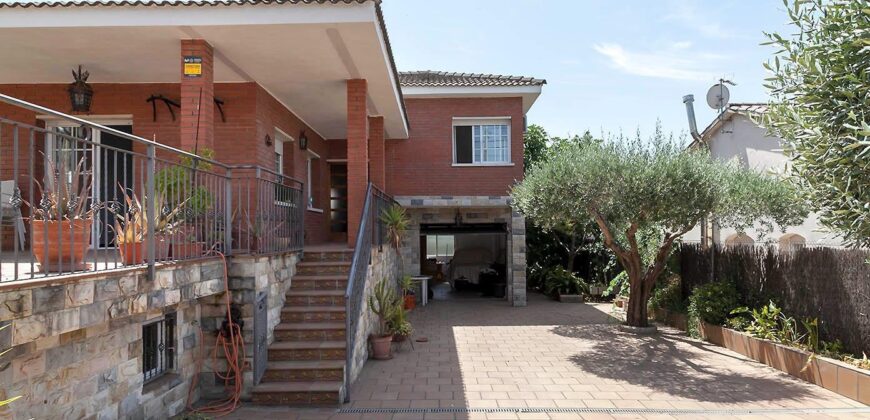 Spain Get your residency! villa in a quiet and well-connected area PR-00340