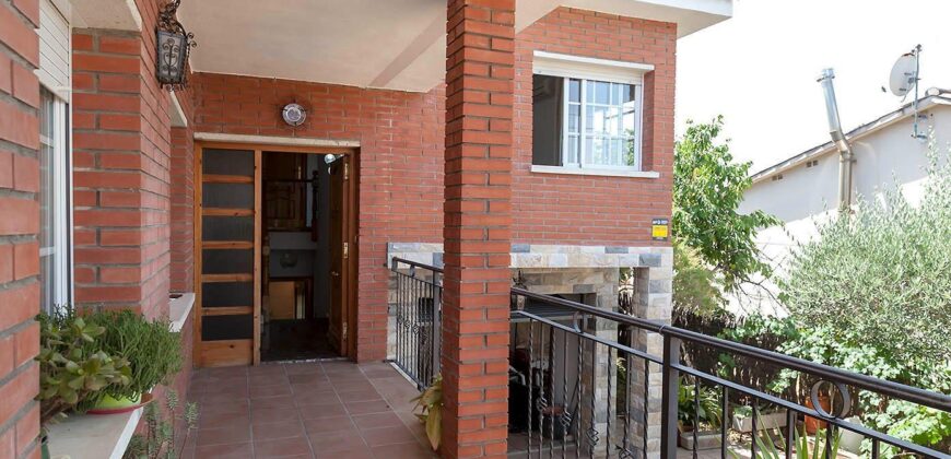 Spain Get your residency! villa in a quiet and well-connected area PR-00340
