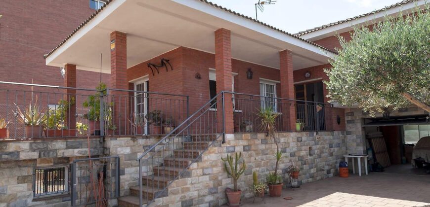 Spain Get your residency! villa in a quiet and well-connected area PR-00340