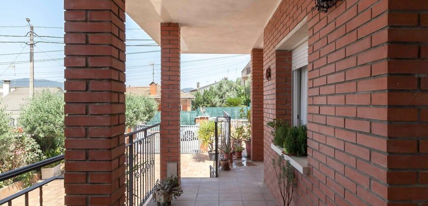 Spain Get your residency! villa in a quiet and well-connected area PR-00340