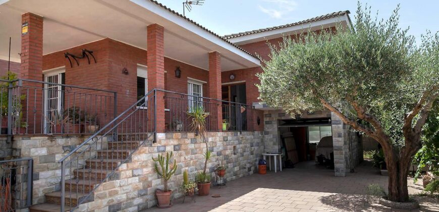 Spain Get your residency! villa in a quiet and well-connected area PR-00340