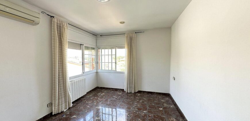 Spain Get your residency! villa in a quiet and well-connected area PR-00340