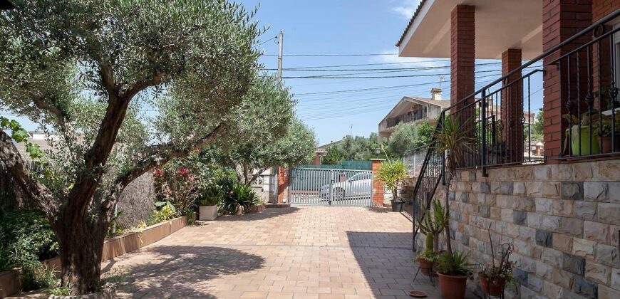 Spain Get your residency! villa in a quiet and well-connected area PR-00340