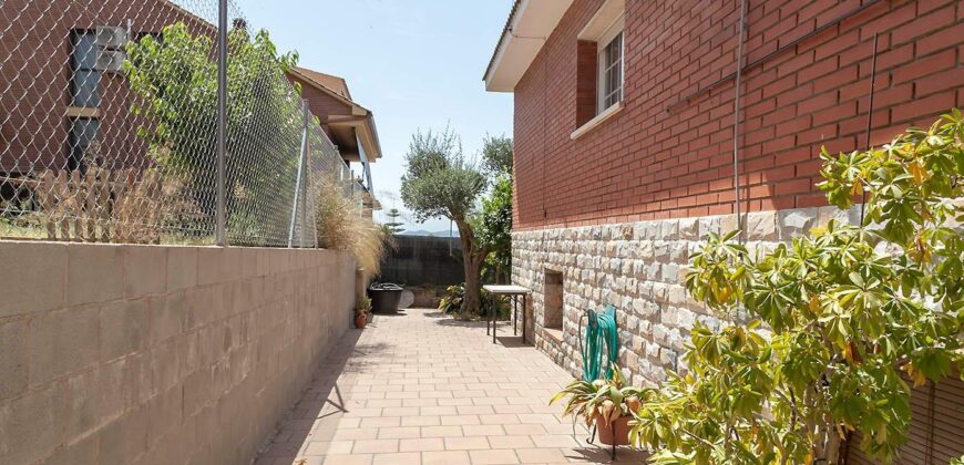 Spain Get your residency! villa in a quiet and well-connected area PR-00340