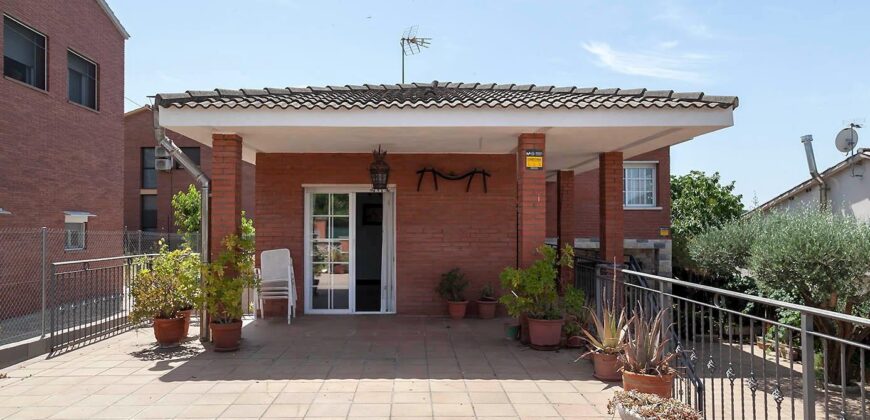 Spain Get your residency! villa in a quiet and well-connected area PR-00340