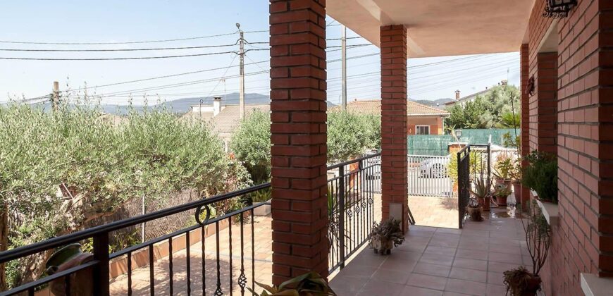 Spain Get your residency! villa in a quiet and well-connected area PR-00340