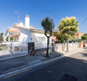 Spain Get your residency! villa with garden, central location PR-00353