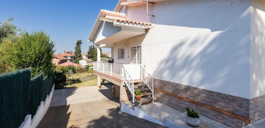 Spain Get your residency! villa with garden, central location PR-00353