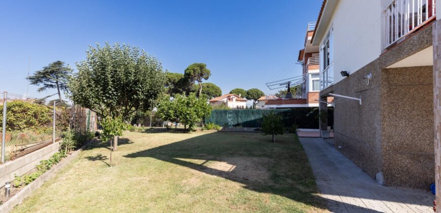 Spain Get your residency! villa with garden, central location PR-00353