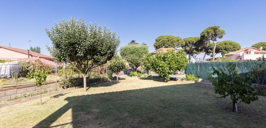 Spain Get your residency! villa with garden, central location PR-00353