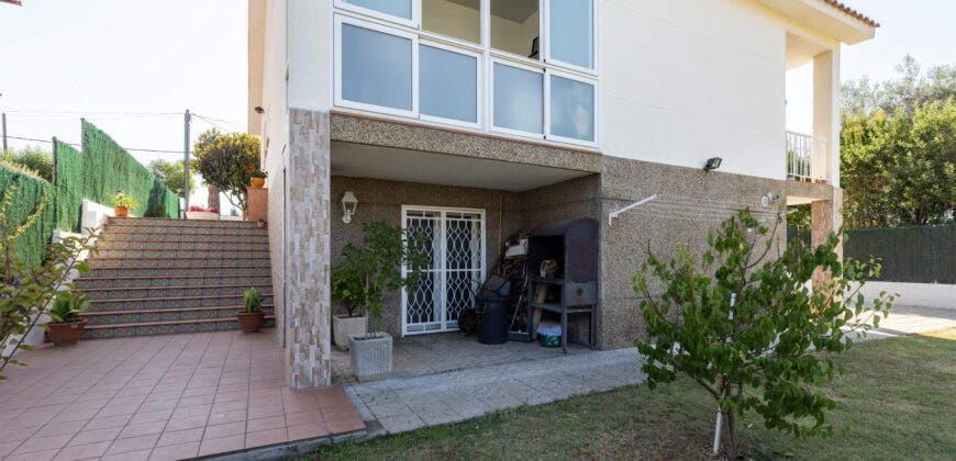 Spain Get your residency! villa with garden, central location PR-00353