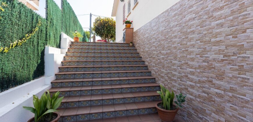 Spain Get your residency! villa with garden, central location PR-00353