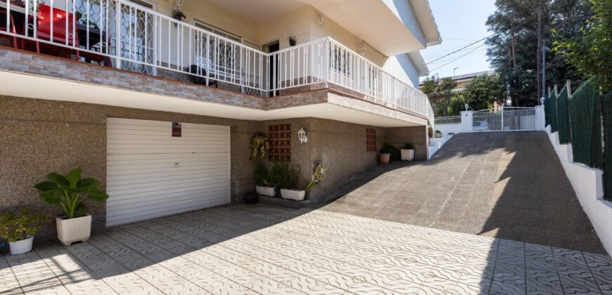 Spain Get your residency! villa with garden, central location PR-00353
