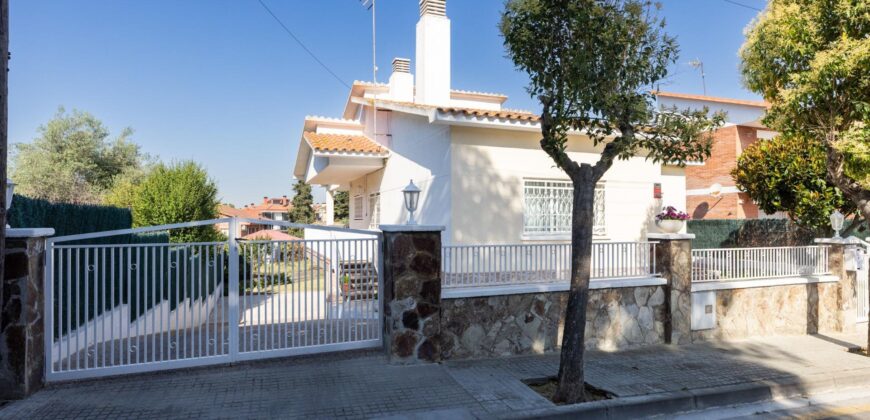 Spain Get your residency! villa with garden, central location PR-00353