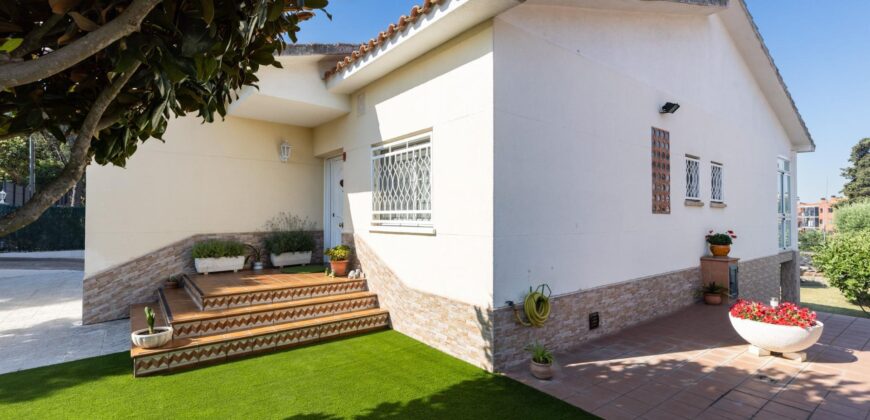 Spain Get your residency! villa with garden, central location PR-00353