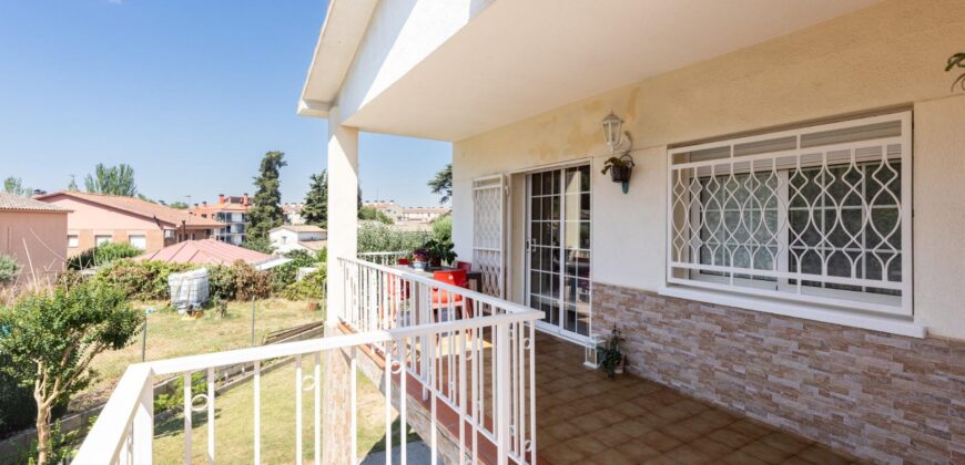 Spain Get your residency! villa with garden, central location PR-00353