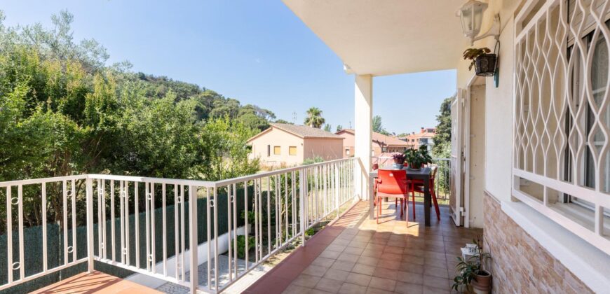 Spain Get your residency! villa with garden, central location PR-00353