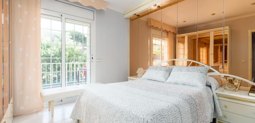 Spain Get your residency! villa with garden, central location PR-00353