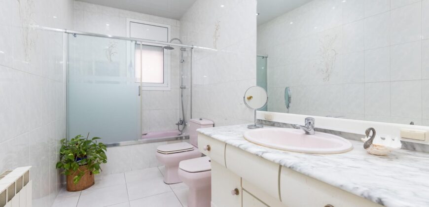 Spain Get your residency! villa with garden, central location PR-00353