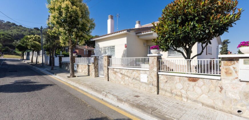 Spain Get your residency! villa with garden, central location PR-00353