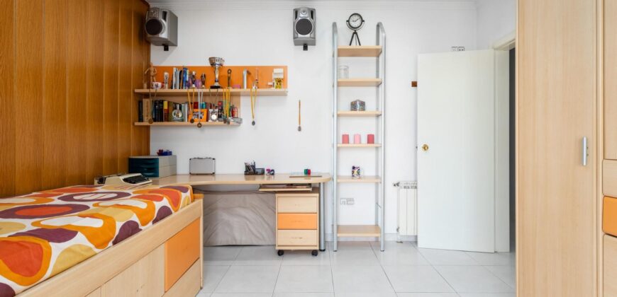 Spain Get your residency! villa with garden, central location PR-00353
