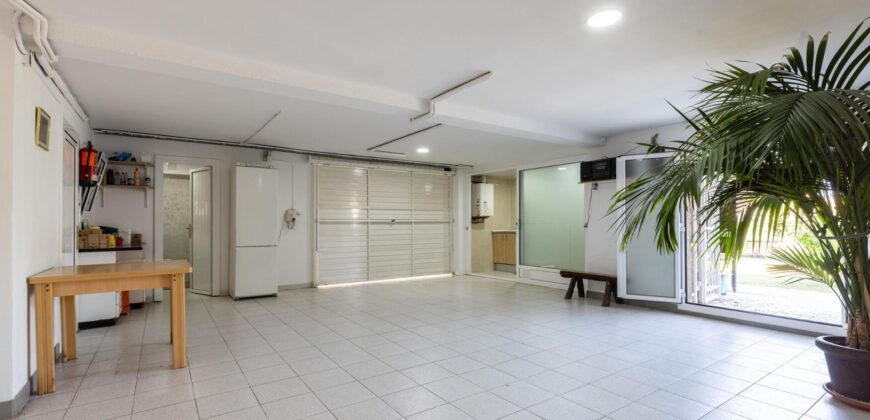 Spain Get your residency! villa with garden, central location PR-00353