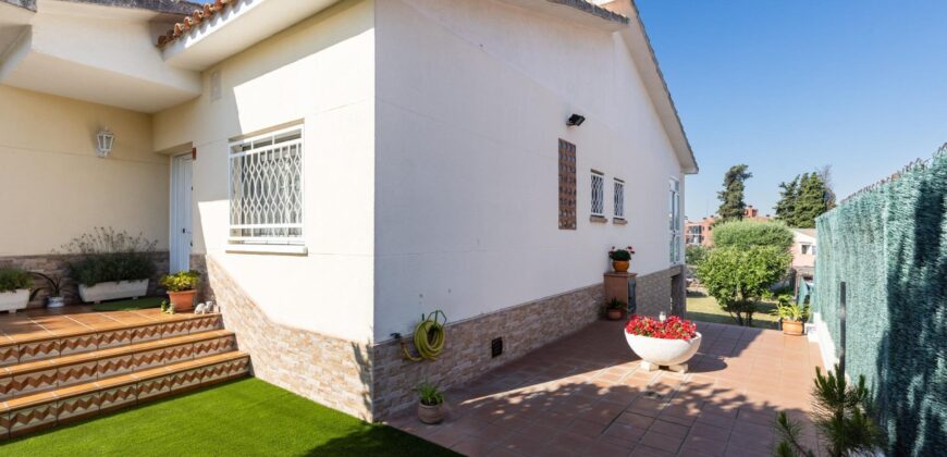 Spain Get your residency! villa with garden, central location PR-00353
