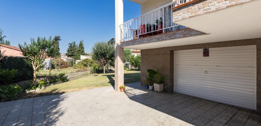 Spain Get your residency! villa with garden, central location PR-00353