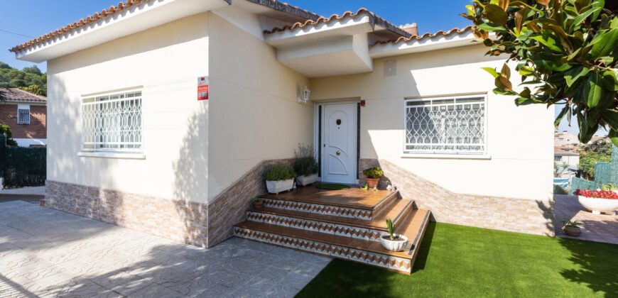 Spain Get your residency! villa with garden, central location PR-00353