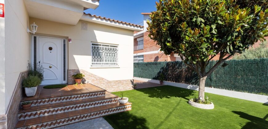 Spain Get your residency! villa with garden, central location PR-00353