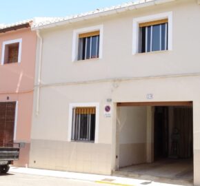 Spain Get your residency! house great location, need renovation 007005