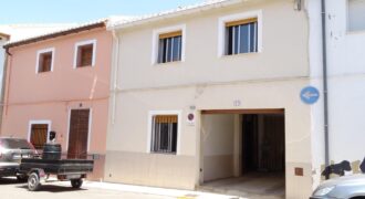 Spain Get your residency! house great location, need renovation 007005