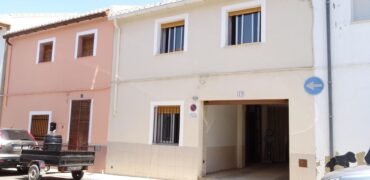 Spain Get your residency! house great location, need renovation 007005