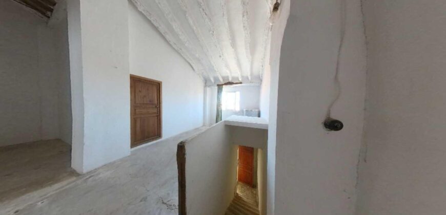 Spain Get your residency! house great location, need renovation 007005